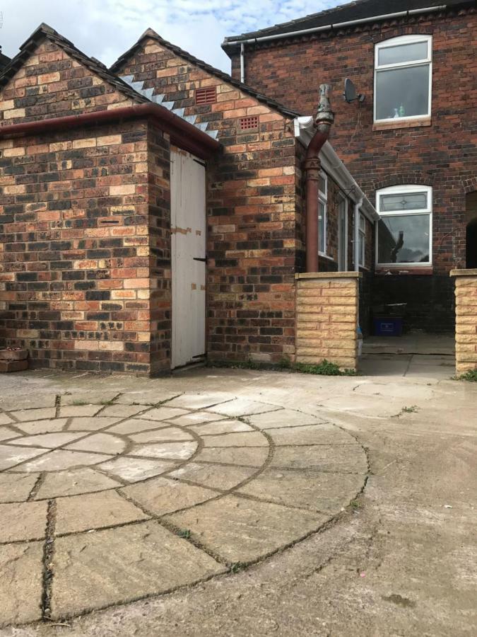 Beautiful Home, 3 Bedroom House Near Alton Towers, Wedgwood Museum, Universities Newcastle-under-Lyme Exterior photo